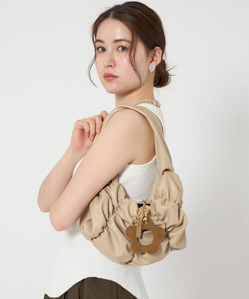 HASHIBAMI（ハシバミ）の「【別注】＜Hashibami＞フラワーモチーフ ハンドストラップ/スマホストラップ（スマホグッズ・レディース・ベージュ/その他1/ブラック・FREE）」の10枚目の写真