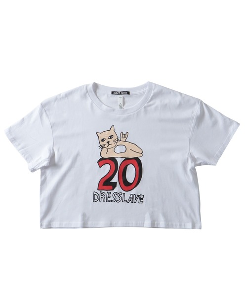 BLACK SCORE(ブラックスコア)の「BLACK SCORE × DRESSLAVE / 20th act cocky tee(アニバーサリー アクトコッキーミドリフ丈Tシャツ BSMCC UNISEX T SHIRT)(Tシャツ/カットソー・レディース・ホワイト/ベージュ・36)」の2枚目の写真