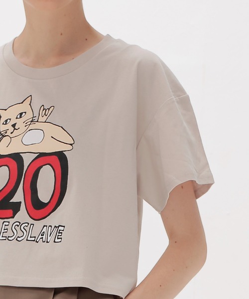 BLACK SCORE(ブラックスコア)の「BLACK SCORE × DRESSLAVE / 20th act cocky tee(アニバーサリー アクトコッキーミドリフ丈Tシャツ BSMCC UNISEX T SHIRT)(Tシャツ/カットソー・レディース・ホワイト/ベージュ・36)」の14枚目の写真