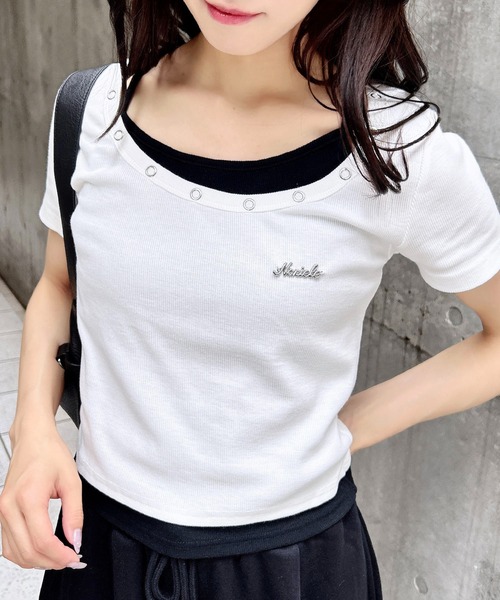 INGNI(イング)の「プレート付ハトメレイヤードリブトップス(Tシャツ/カットソー・レディース・ホワイト×ブラック/ブラウン系その他4/ブラック×グレー・M)」の2枚目の写真