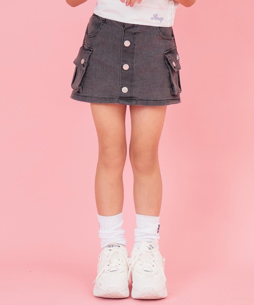 ANAP kids（アナップキッズ）の「カーゴ デニム ミニスカパン【ジュニアお揃い】（スカート・キッズ・ライトブルー/ブラック・110cm/120cm/130cm）」の3枚目の写真