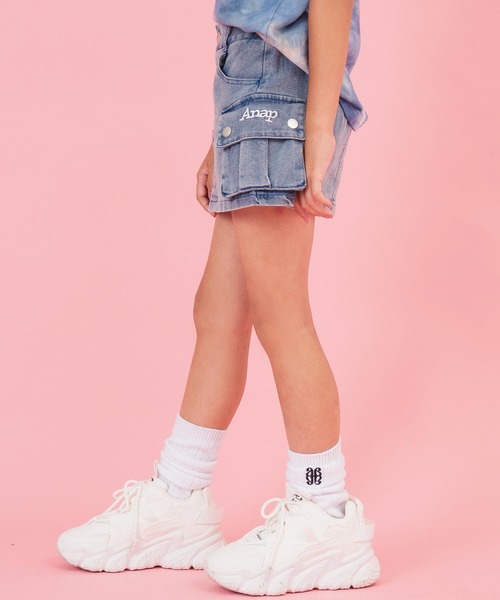 ANAP kids（アナップキッズ）の「カーゴ デニム ミニスカパン【ジュニアお揃い】（スカート・キッズ・ライトブルー/ブラック・110cm/120cm/130cm）」の7枚目の写真