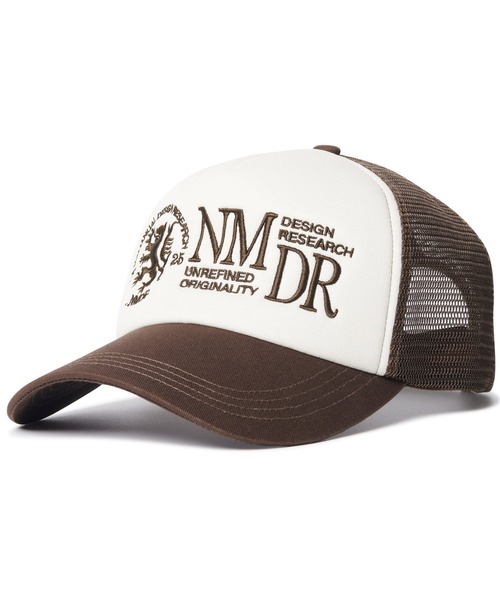 NOMANUAL(NOMANUAL)の「「NOMANUAL /ノーマニュアル」EMBLEM TRUCKER CAP(キャップ・メンズ・ブラック/ブラウン・FREE)」の1枚目の写真