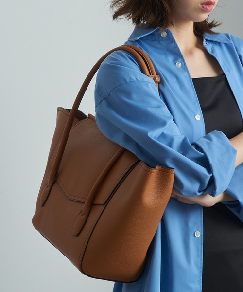 &MyuQ(アンドミューク)の「【&MyuQ】OPERIA トートバッグ A4収納可能 PC ビジネスバッグ 通勤 通学(トートバッグ・レディース・キャメル/ブラック/ダークブラウン・FREE)」の6枚目の写真