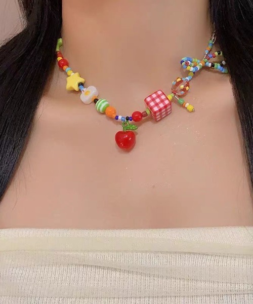 VIBGYOR Women（ヴィブジョー　ウィメン）の「【urge select】カラフル ポップ チェックブロック チャーム ビーズ ネックレス（ネックレス・レディース・レッド系・FREE）」の3枚目の写真