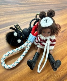 ipugo（イプゴ）の「ipugo レッドボーダーニットバービー&ファーウサギキーリング（キーホルダー）」