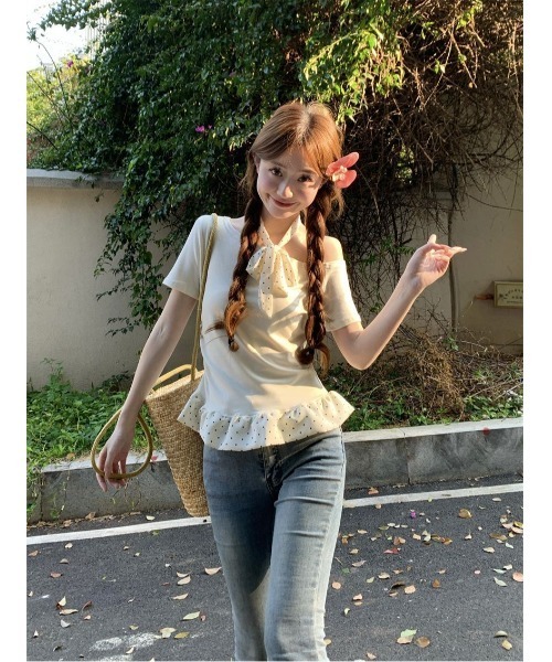 Ritzy(リッツィー)の「3色展開オフショルダー 首元リボン ドット柄のフリル Tシャツ/カットソー(Tシャツ/カットソー・レディース・ブラック/ホワイト/ブルー・FREE)」の6枚目の写真