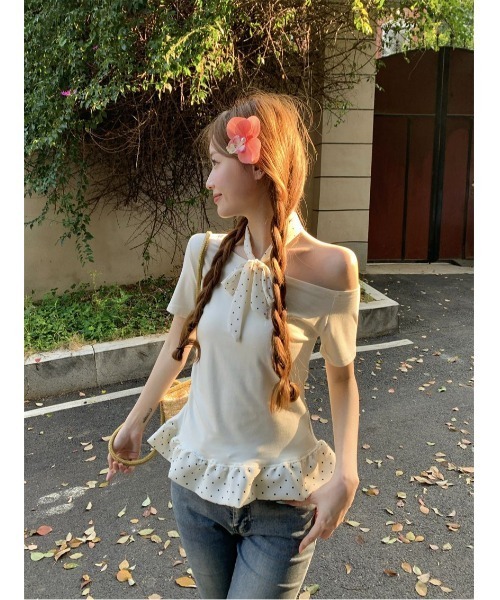 Ritzy(リッツィー)の「3色展開オフショルダー 首元リボン ドット柄のフリル Tシャツ/カットソー(Tシャツ/カットソー・レディース・ブラック/ホワイト/ブルー・FREE)」の10枚目の写真