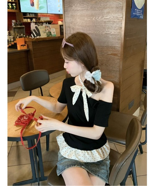 Ritzy(リッツィー)の「3色展開オフショルダー 首元リボン ドット柄のフリル Tシャツ/カットソー(Tシャツ/カットソー・レディース・ブラック/ホワイト/ブルー・FREE)」の17枚目の写真