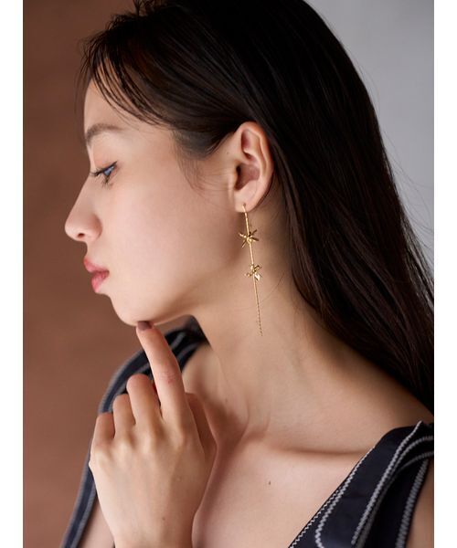 SNIDEL(スナイデル)の「フラワーロングピアス(ピアス(両耳用)・レディース・シルバー/ゴールド・F)」の7枚目の写真