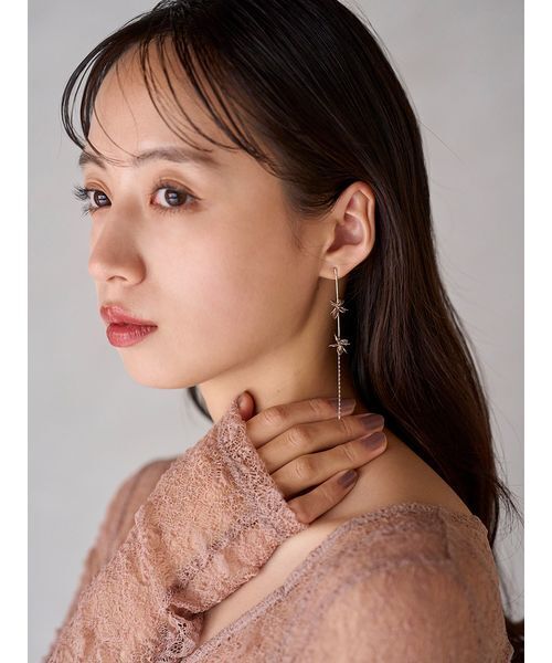 SNIDEL(スナイデル)の「フラワーロングピアス(ピアス(両耳用)・レディース・シルバー/ゴールド・F)」の8枚目の写真
