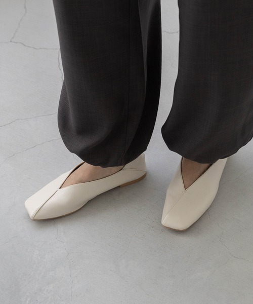 welleg(ウェレッグ)の「2wayバブーシュ ワンポイントステッチ フラットパンプス(パンプス・レディース・ブラウン/シルバー/ブラック/アイボリー・21.5cm/22.0cm/22.5cm/23.0cm/23.5cm/24.0cm/24.5cm/25.0cm/25.5cm/26.0cm)」の2枚目の写真
