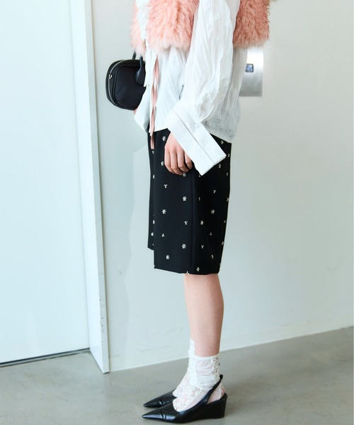 MAISON SPECIAL（メゾンスペシャル）の「Sequin Flower Shorts/スパンコールフラワーハーフパンツ■セットアップ対応■（スラックス・レディース・ブラック・36/38）」の5枚目の写真