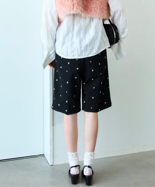 MAISON SPECIAL（メゾンスペシャル）の「Sequin Flower Shorts/スパンコールフラワーハーフパンツ■セットアップ対応■（スラックス・レディース・ブラック・36/38）」の6枚目の写真