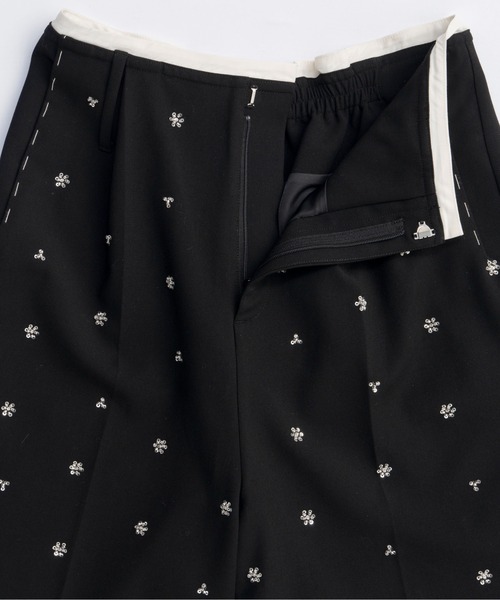 MAISON SPECIAL（メゾンスペシャル）の「Sequin Flower Shorts/スパンコールフラワーハーフパンツ■セットアップ対応■（スラックス・レディース・ブラック・36/38）」の9枚目の写真