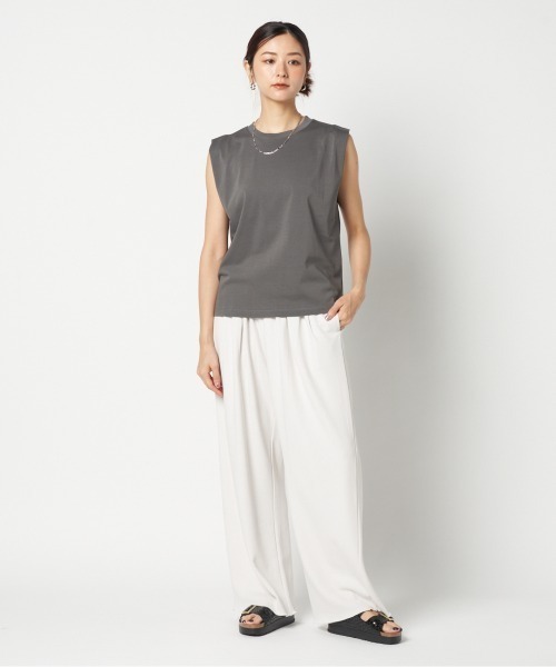 HELIOPOLE(エリオポール)の「SHOULDER TUCK TEE(Tシャツ/カットソー・レディース・ブラック/ホワイト/グレー・38)」の9枚目の写真