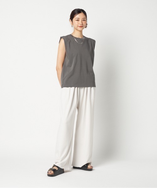 HELIOPOLE(エリオポール)の「SHOULDER TUCK TEE(Tシャツ/カットソー・レディース・ブラック/ホワイト/グレー・38)」の10枚目の写真