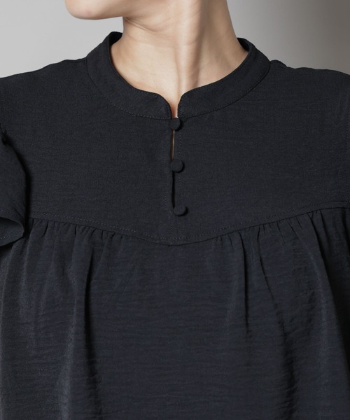 NANO universe（ナノユニバース）の「フリルスリーブブラウス(セットアップ可)（シャツ/ブラウス・レディース・ブラック/ベージュ/ブルー・FREE）」の4枚目の写真