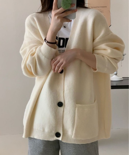 kirakiraShop(キラキラショップ)の「深Vネック ニット ロング カーディガン(カーディガン/ボレロ・レディース・ブラック/ホワイト/ブラウン/レッド/グリーン/チャコール・FREE)」の2枚目の写真