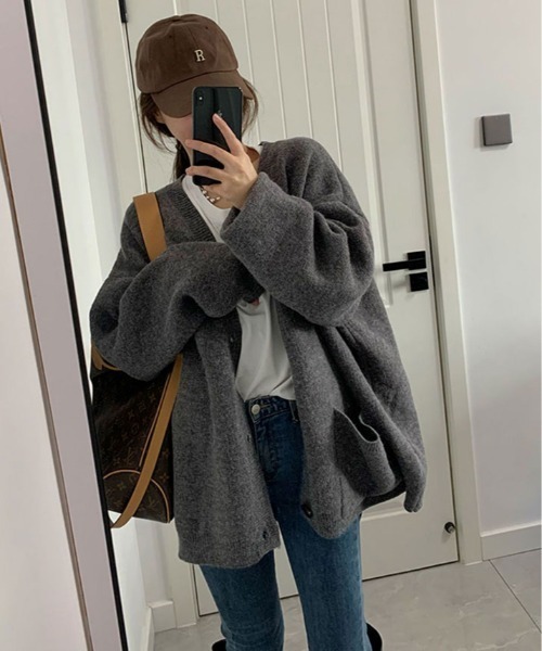 kirakiraShop(キラキラショップ)の「深Vネック ニット ロング カーディガン(カーディガン/ボレロ・レディース・ブラック/ホワイト/ブラウン/レッド/グリーン/チャコール・FREE)」の3枚目の写真