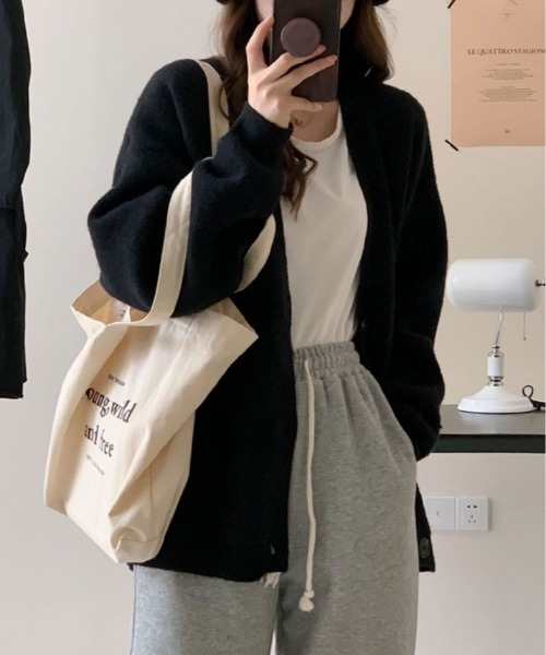 kirakiraShop(キラキラショップ)の「深Vネック ニット ロング カーディガン(カーディガン/ボレロ・レディース・ブラック/ホワイト/ブラウン/レッド/グリーン/チャコール・FREE)」の1枚目の写真
