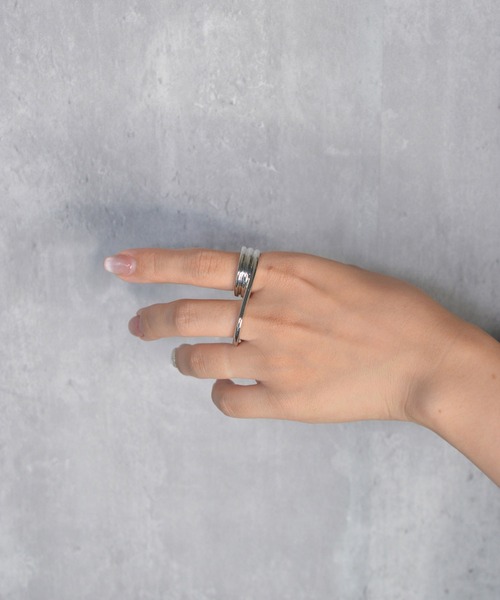 BROTHERHOOD(ブラザーフッド)の「【earyear】Layered Path Double Finger Ring(リング・レディース・ゴールド/シルバー・FREE)」の2枚目の写真