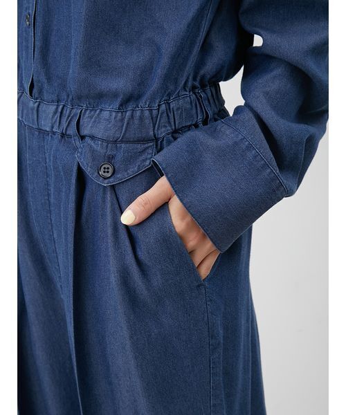 Mila Owen（ミラオーウェン）の「ウエストゴムシャツオールインワン（つなぎ/オールインワン・レディース・ベージュ/インディゴブルー/ブラック・0/1）」の10枚目の写真