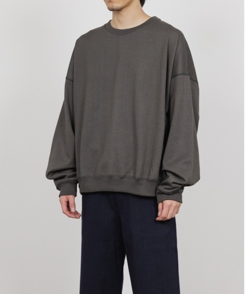 markaware(マーカウェア)の「【MARKAWARE】HUGE SHORT SWEAT/スラックスに合う,360度美シルエットショートスウェット(スウェット・メンズ・ブラック/グレー/ダークグレー/ダークネイビー・1/2)」の3枚目の写真