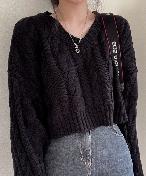 NANEA（ナネア）の「クロップド丈ケーブル編みニットプルオーバー（ニット/セーター・レディース・グレー/アイボリー/ブラック・フリー）」の3枚目の写真