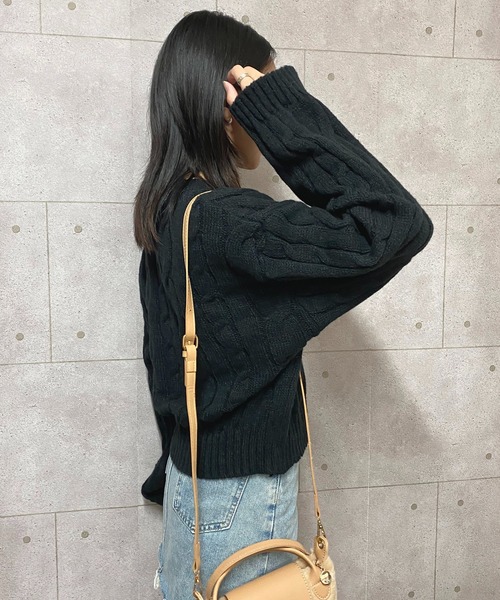 NANEA（ナネア）の「クロップド丈ケーブル編みニットプルオーバー（ニット/セーター・レディース・グレー/アイボリー/ブラック・フリー）」の10枚目の写真