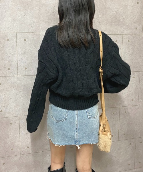 NANEA（ナネア）の「クロップド丈ケーブル編みニットプルオーバー（ニット/セーター・レディース・グレー/アイボリー/ブラック・フリー）」の13枚目の写真