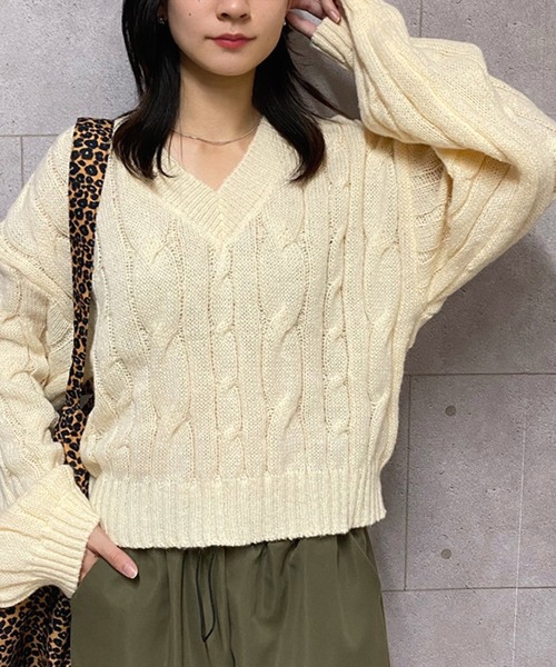 NANEA（ナネア）の「クロップド丈ケーブル編みニットプルオーバー（ニット/セーター・レディース・グレー/アイボリー/ブラック・フリー）」の21枚目の写真