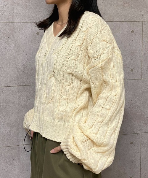 NANEA（ナネア）の「クロップド丈ケーブル編みニットプルオーバー（ニット/セーター・レディース・グレー/アイボリー/ブラック・フリー）」の22枚目の写真