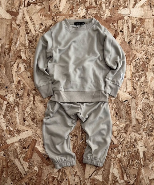 SHISKY（シスキー）の「ダブルフェイス　ダンボール　無地セットアップ（セットアップ・キッズ・グレイッシュベージュ/ブラック/杢グレー/チャコール・120/130/140/150/160/110）」の4枚目の写真