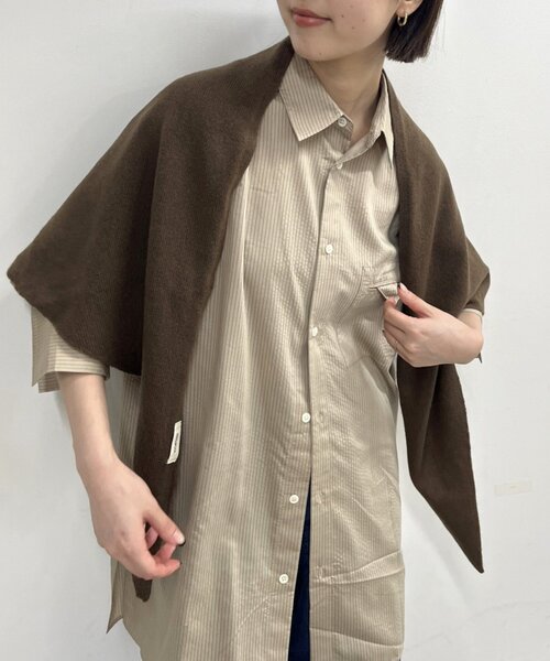Omekashi（オメカシ）の「三角ストール（ストール/ショール・レディース・ブラウン/ベージュ/グレー/ブラック・ONE SIZE）」の21枚目の写真