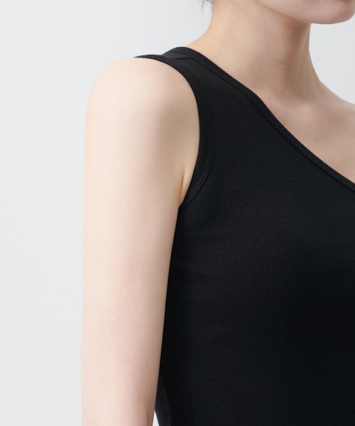 MUSINSA STANDARD WOMAN（ムシンサスタンダードウーマン）の「ウィメンズワンショルダータンクトップ[ブラック]（Tシャツ/カットソー・レディース・その他・LARGE/X-SMALL/MEDIUM/SMALL）」の5枚目の写真