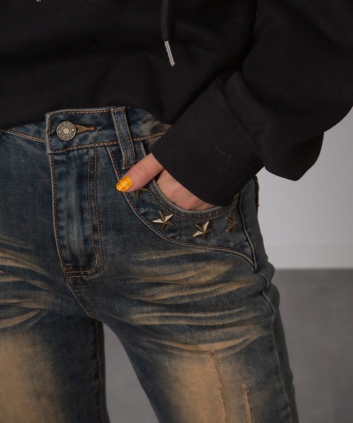 MEMECLE（メメクル）の「【MEMECLE/メメクル】ワンウォッシュ　スタッズ　ヴィンテージライクベルボトム（デニムパンツ・レディース・インディゴブルー・MEDIUM/LARGE）」の8枚目の写真