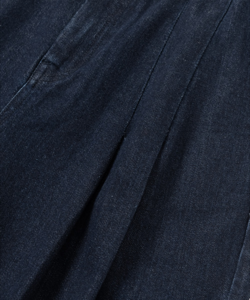 NONBLANK(ノンブランク)の「ツーピンタックワイドフィットデニムパンツ_INDIGO(デニムパンツ・メンズ・ダークネイビー・MEDIUM/LARGE/X-LARGE)」の7枚目の写真