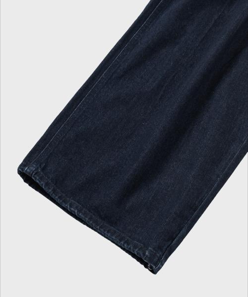 NONBLANK(ノンブランク)の「ツーピンタックワイドフィットデニムパンツ_INDIGO(デニムパンツ・メンズ・ダークネイビー・MEDIUM/LARGE/X-LARGE)」の9枚目の写真