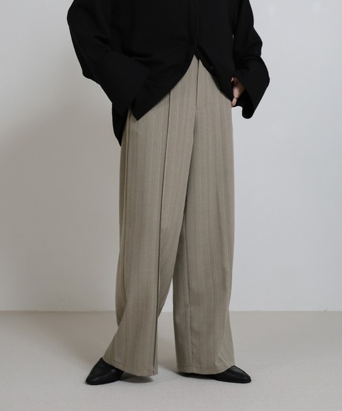 select MOCA（セレクトモカ）の「センターラインストライプタックワイドパンツ（スラックス・レディース・ライトグレー/ブラック/グレイッシュベージュ・FREE）」の3枚目の写真