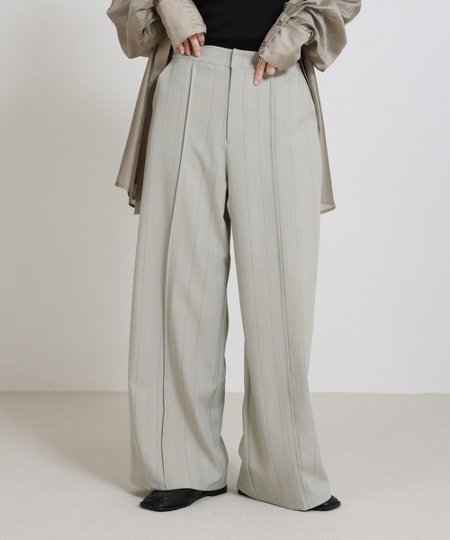 select MOCA（セレクトモカ）の「センターラインストライプタックワイドパンツ（スラックス・レディース・ライトグレー/ブラック/グレイッシュベージュ・FREE）」の2枚目の写真