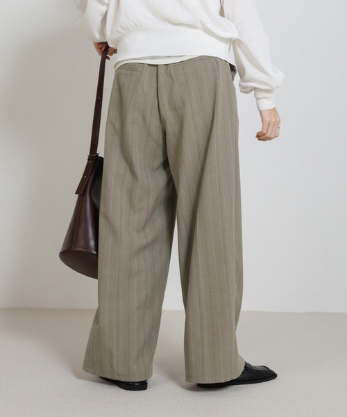 select MOCA（セレクトモカ）の「センターラインストライプタックワイドパンツ（スラックス・レディース・ライトグレー/ブラック/グレイッシュベージュ・FREE）」の10枚目の写真