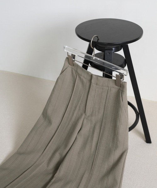 select MOCA（セレクトモカ）の「センターラインストライプタックワイドパンツ（スラックス・レディース・ライトグレー/ブラック/グレイッシュベージュ・FREE）」の15枚目の写真