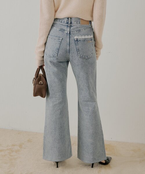 Chico（チコ）の「レースデザインフレアデニム（デニムパンツ・レディース・ブルー系その他/ブルー/ネイビー・SMALL/MEDIUM）」の3枚目の写真