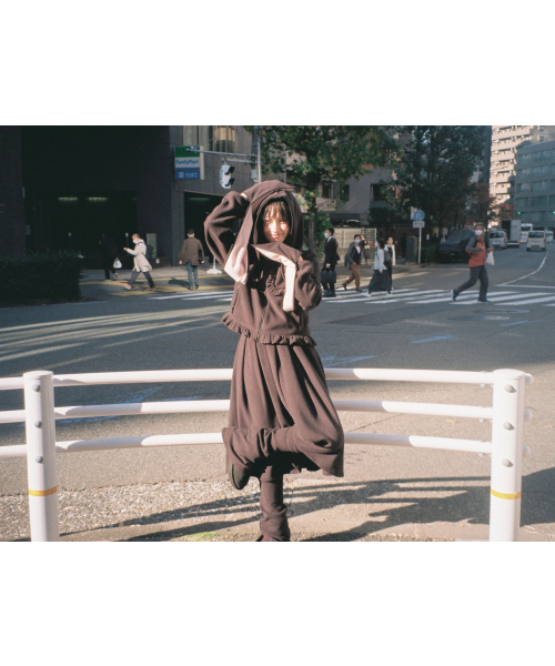 LO AXUAL(ロ・アクシュアル)の「FLEECE FRILL POCKET JACKET_BLACK(その他アウター・レディース・その他・FREE)」の4枚目の写真