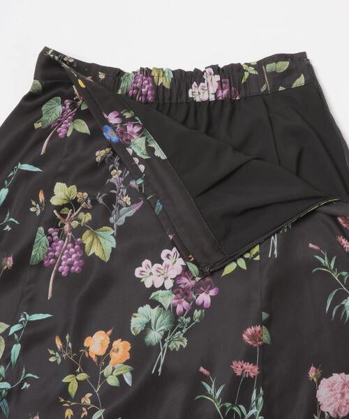 URBAN RESEARCH ROSSO WOMEN(アーバンリサーチ ロッソ)の「ボタニカルプリントマキシスカート(スカート・レディース・ブラック/オフホワイト・FREE)」の6枚目の写真