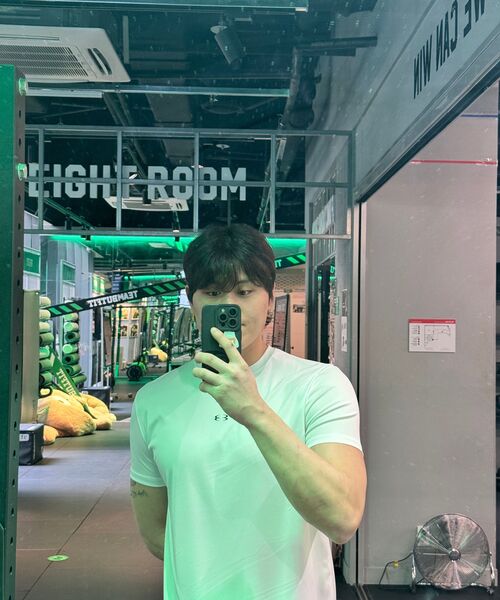 PHERMENON（フェルメノン）の「マッスルフィットクイックドライロゴショートスリーブ - ホワイト（Tシャツ/カットソー・メンズ・ホワイト・1/2/3）」の9枚目の写真