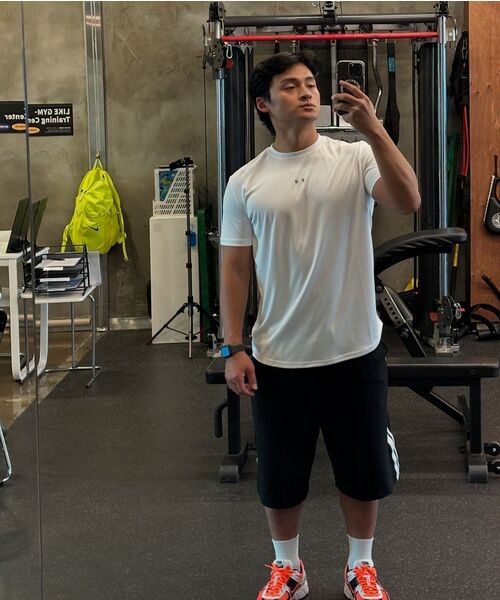 PHERMENON（フェルメノン）の「マッスルフィットクイックドライロゴショートスリーブ - ホワイト（Tシャツ/カットソー・メンズ・ホワイト・1/2/3）」の2枚目の写真