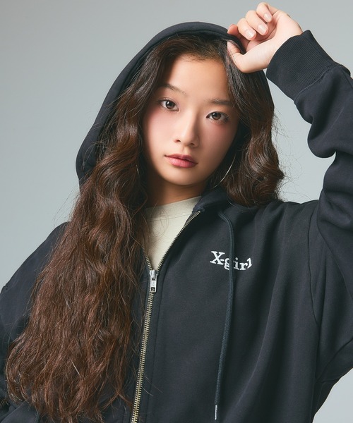 X-girl（エックスガール）の「EMBROIDERED LOGO ZIP UP SWEAT HOODIE（パーカー・レディース・ブラック/カモフラージュ/ベージュ・S/M）」の4枚目の写真