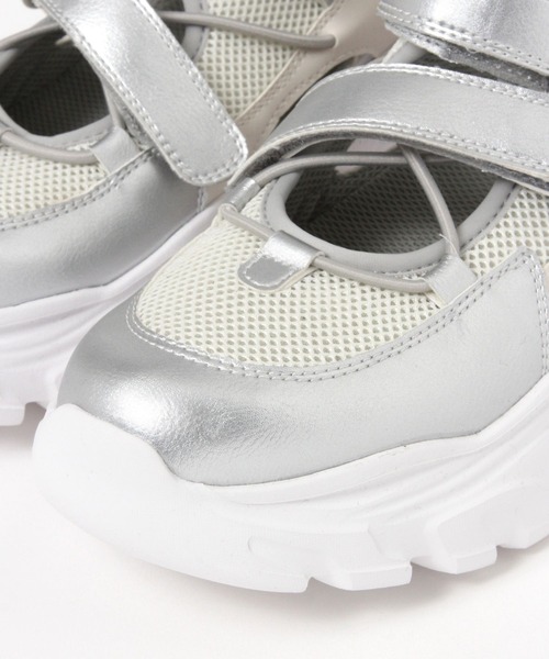 LAKOLE（ラコレ）の「クロスベルトスニーカー / 637950（スニーカー・レディース・シルバー/ブラック・LARGE/MEDIUM/SMALL）」の16枚目の写真